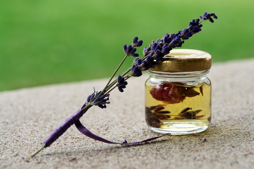 Photo of lavender oil by ha11ok  via Pixabay