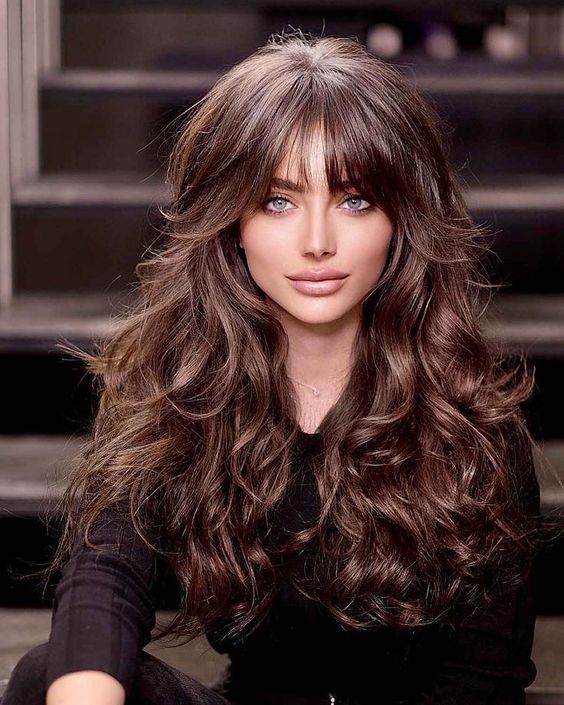 Loose waves with fringe haircut for pear-shaped face