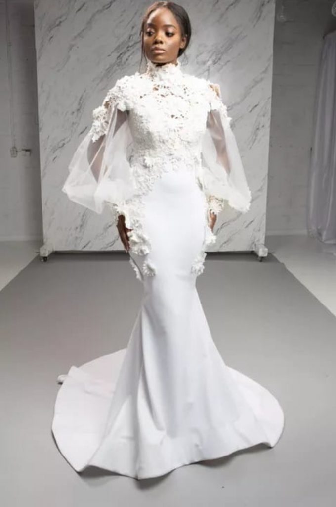 Mermaid-style wedding dress with puffy sleeves for pear-shaped body