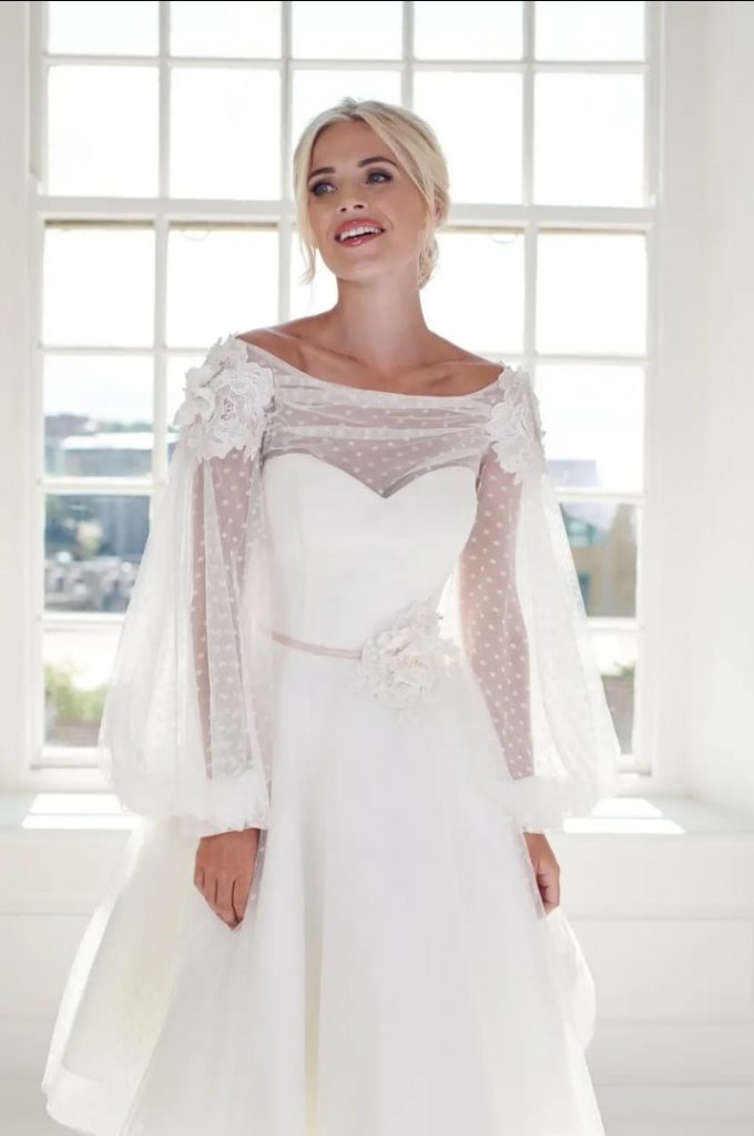 T-length wedding dress with puffy sleeves for pear-shaped body