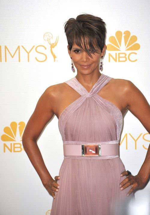 Halle Berry accentuating waist to distract attention from broad shoulders