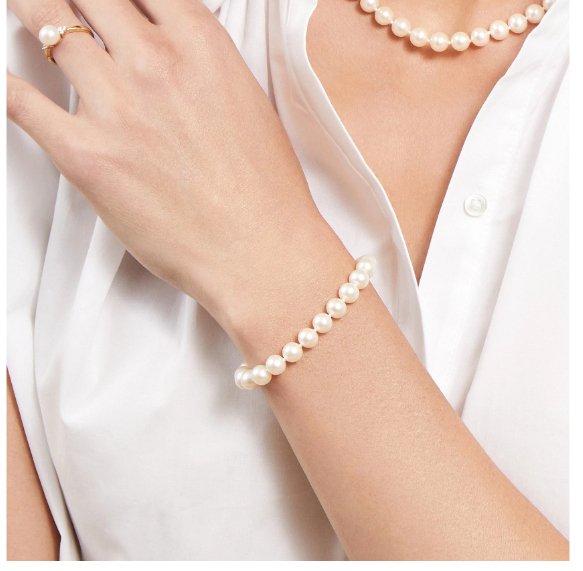 Pearl bracelet to accessorize a navy-blue dress