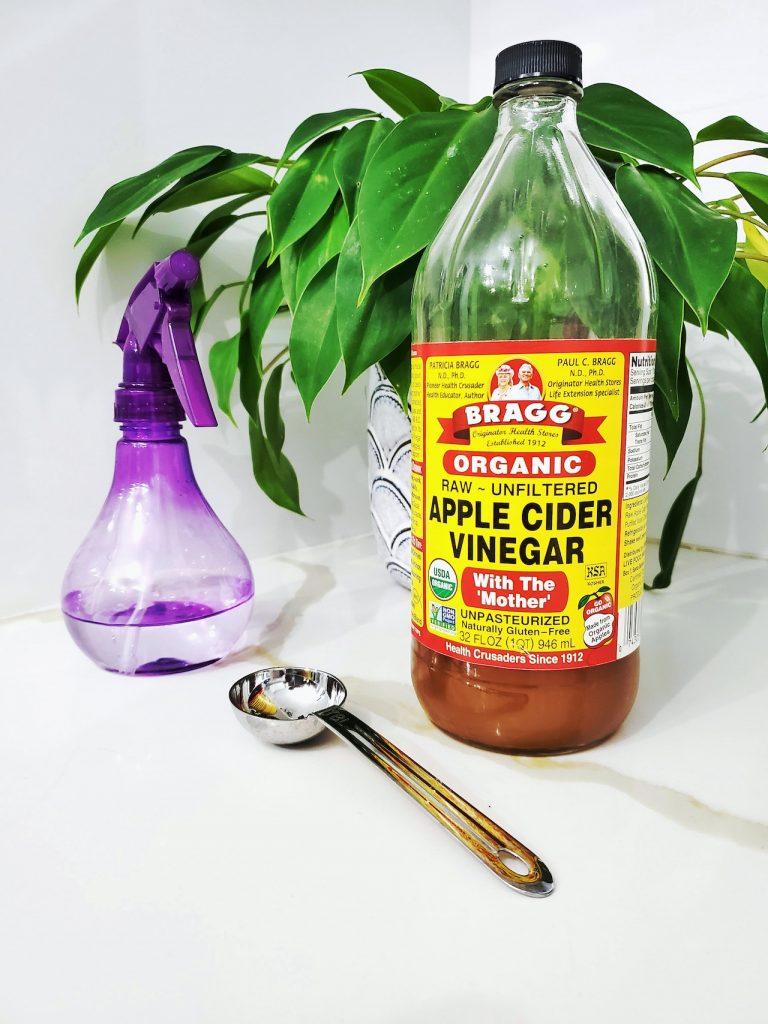 Baking soda and vinegar cleaning solution Pexels