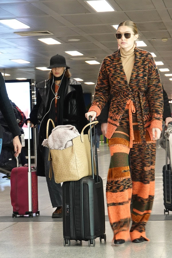 Gigi Hadid airport outfit inspiration example