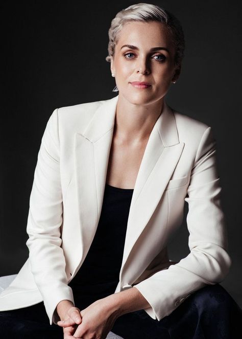 White blazer black top corporate headshot outfit idea for women