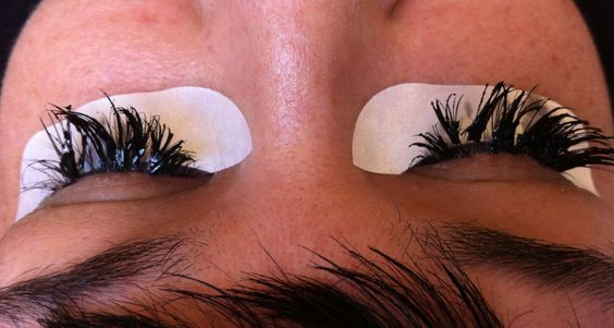 Clumped and damage bad eyelash extensions example