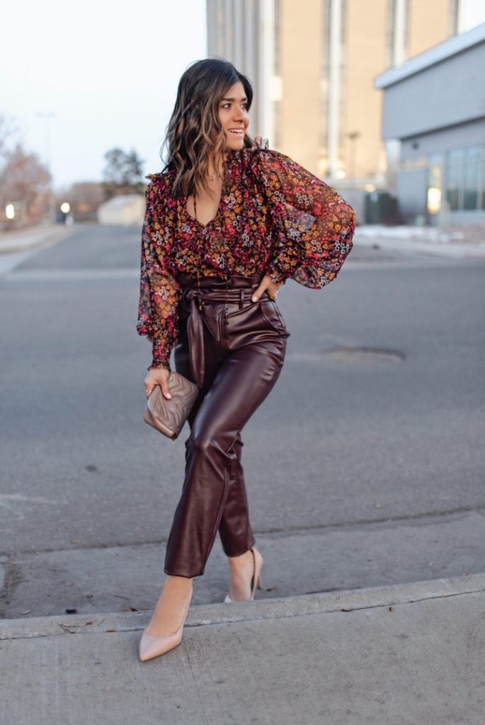 Beige pointed-toe shoes with burgundy leather pants outfit idea