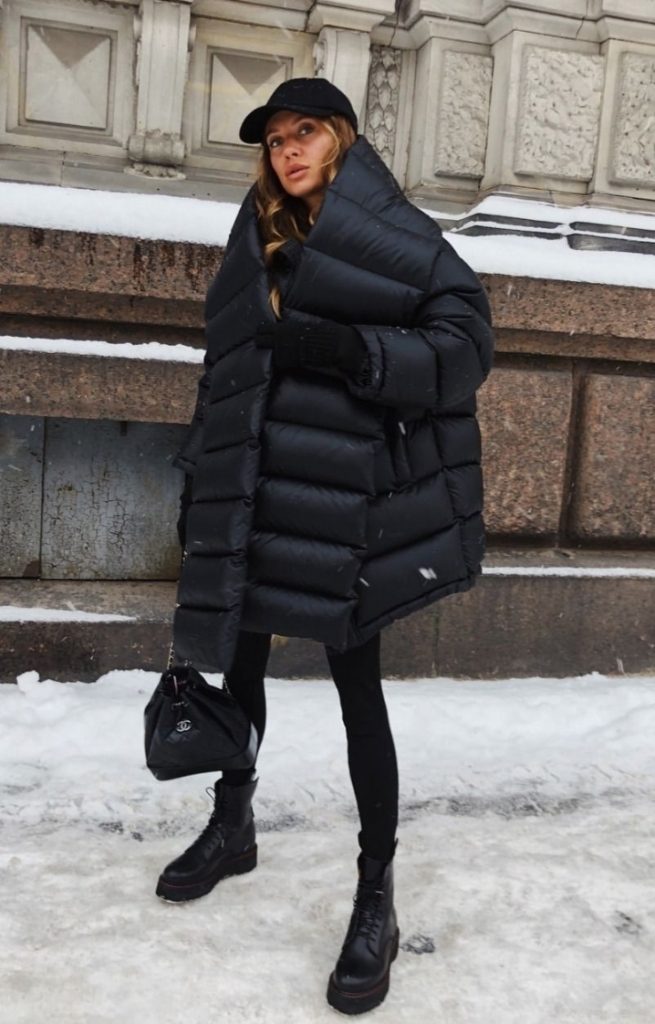 Oversized puffer jacket black leggings black combat boots baddie winter outfit for snow