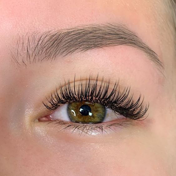 Natural sweep lash extension style example