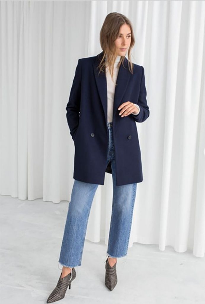 Cropped flared jeans white T-shirt oversized navy-blue blazer outfit idea