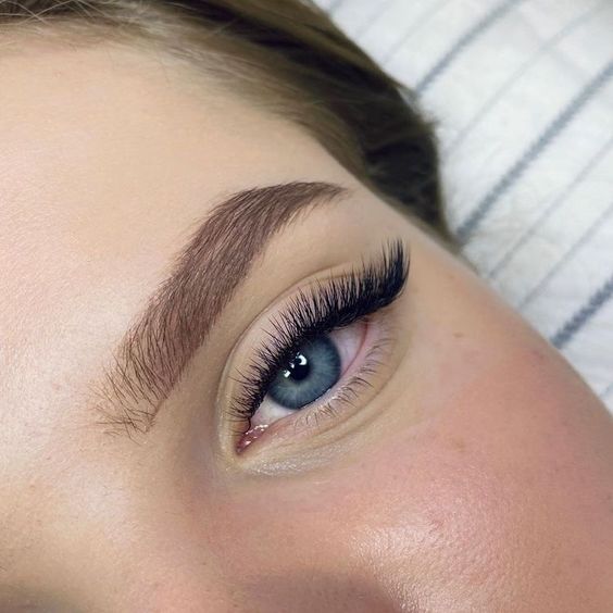 Cat eye lash extension style example