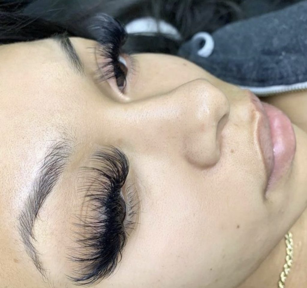 Too long eyelashes on the inner eye corned bad lash extensions example