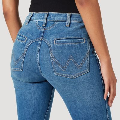 Jeans with rounded yokes and back pockets