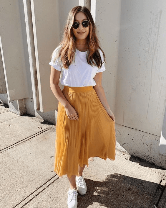 Yellow pleated skirt white T-shirt outfit to wear to a medical spa