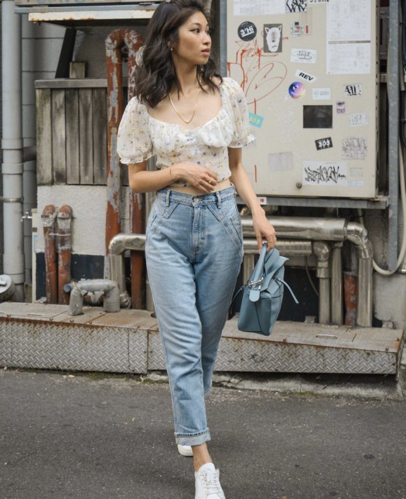 White blouse mom jeans white sneakers summer outfit idea
