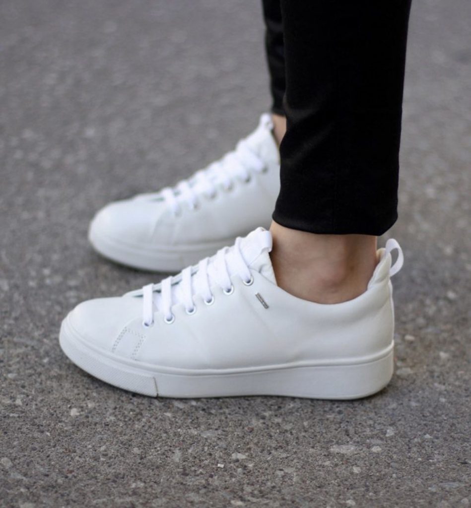 Classic white sneakers shoes to wear with mom jeans