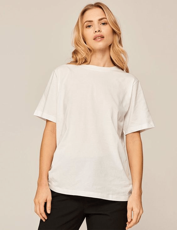 Loose T-shirt to wear to a spa