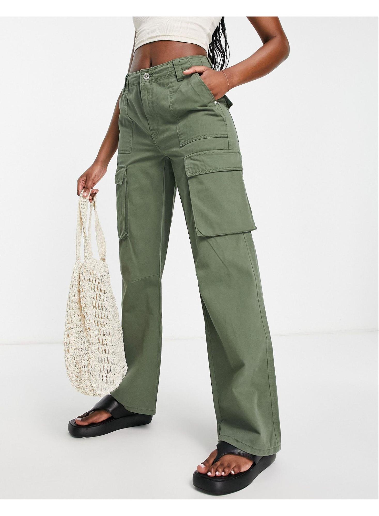 10-outfits-with-green-pants-ultimate-styling-guide-2022